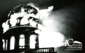 Incendie du Séminaire en 1963. Centre d'histoire de Saint-Hyacinthe, Fonds CH001 Séminaire de Saint-Hyacinthe.