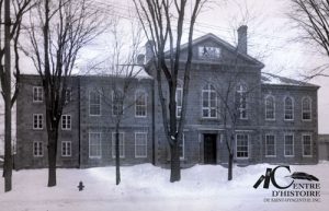 Palais de justice de Saint-Hyacinthe en 1915. Centre d'histoire de Saint-Hyacinthe, CH085 Studio B.J. Hébert, photographe.